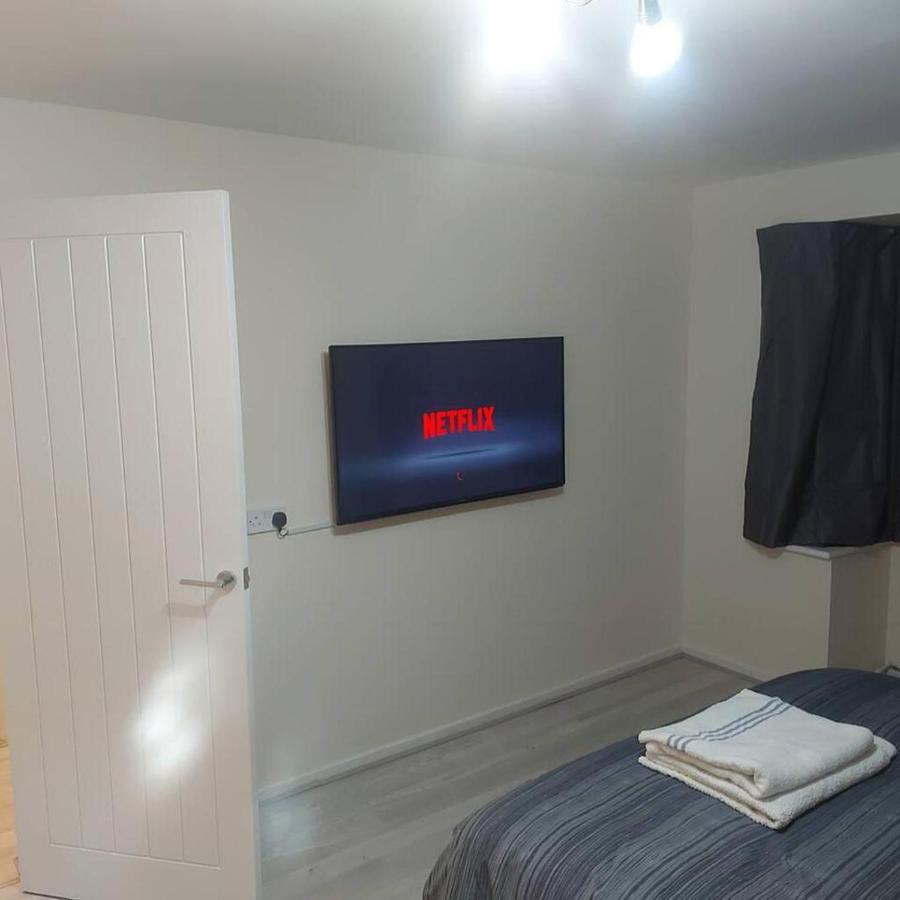 Lovely & Beautiful 2 Bed-Apartment In Borehamwood Luaran gambar