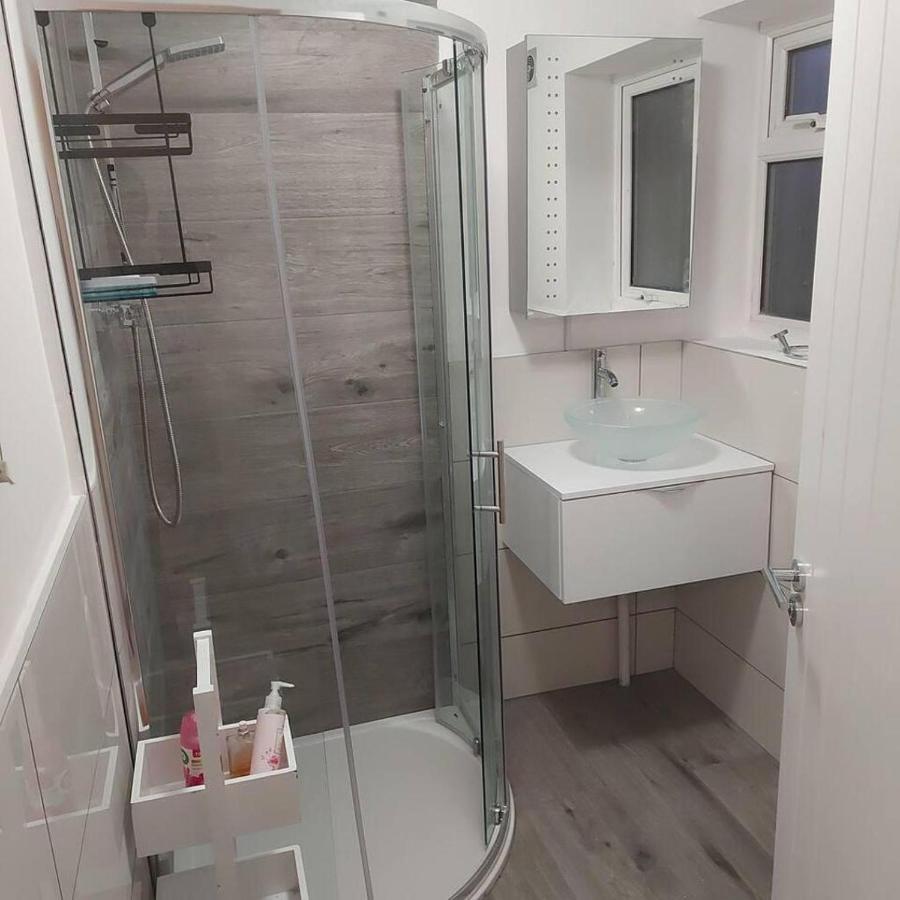 Lovely & Beautiful 2 Bed-Apartment In Borehamwood Luaran gambar