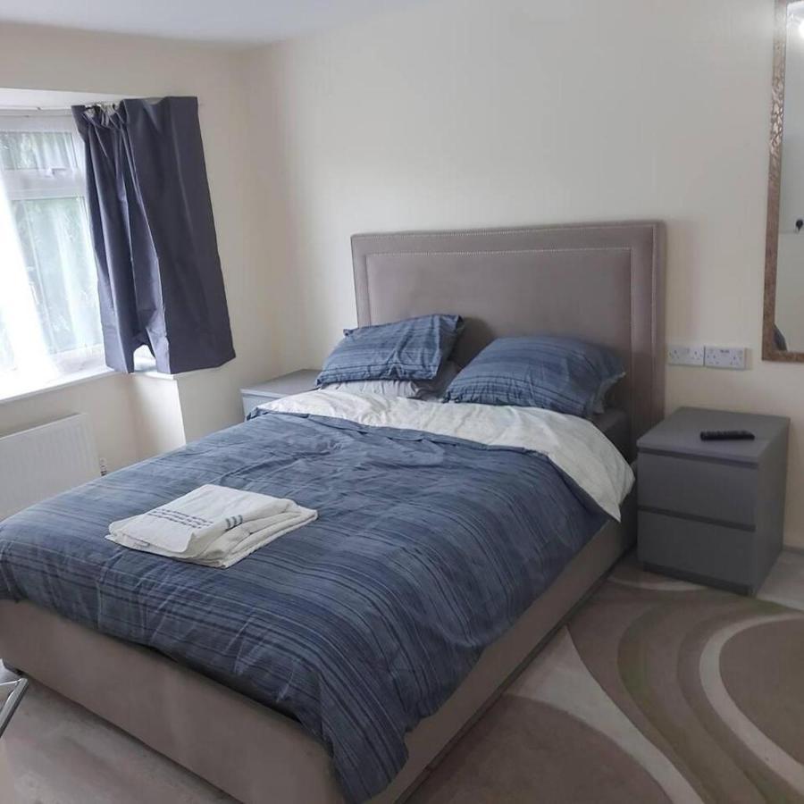 Lovely & Beautiful 2 Bed-Apartment In Borehamwood Luaran gambar